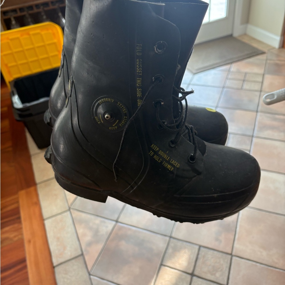 Vintage Bata Boots US 10 Military 1988 Extreme Cold Weather Mickey Mouse Combat